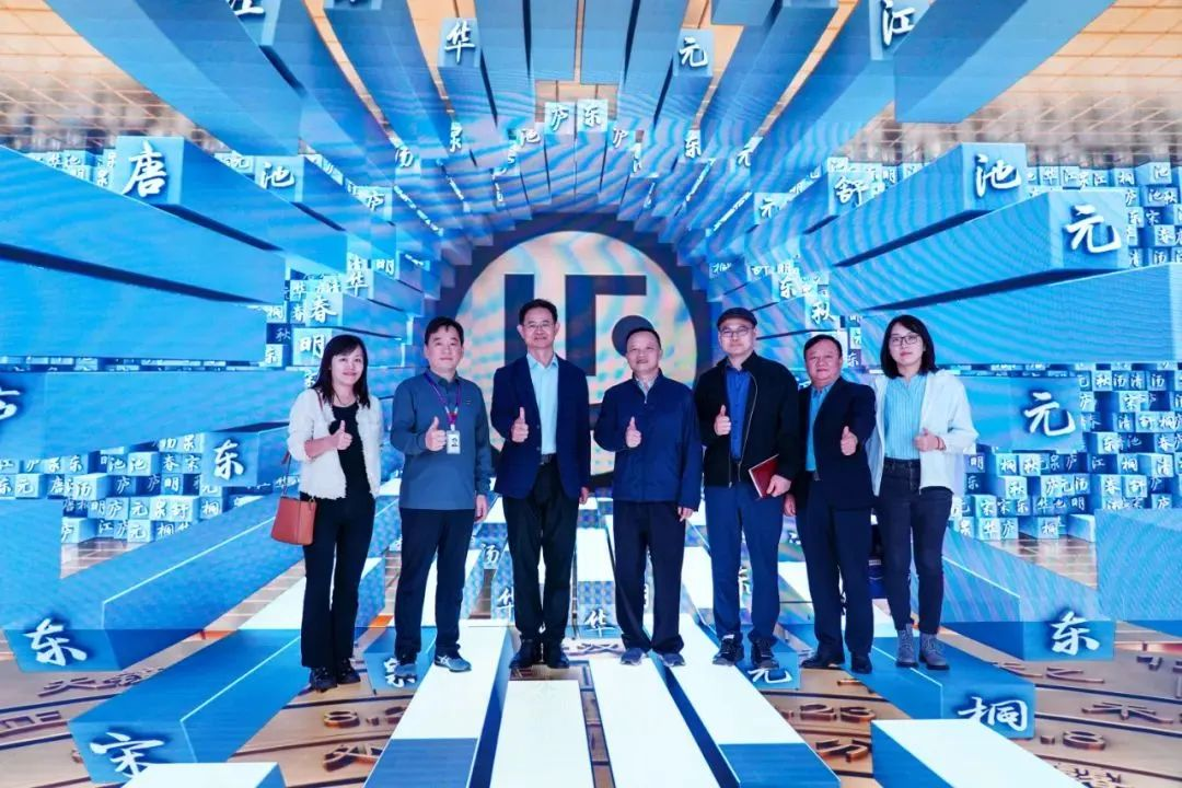 2024120602 國家廣電總局發(fā)展研究中心一行赴利亞德勵豐文化調(diào)研指導(dǎo)