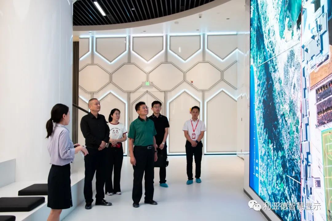 安徽省科技館館長方波一行蒞臨利亞德南方總部參觀調(diào)研